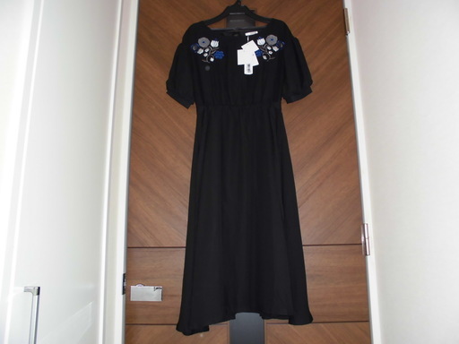 Merlot Plus すずらん刺繍パフ袖ａラインワンピースブラック Ranmaru 広島のワンピース の中古 古着あげます 譲ります ジモティーで不用品の処分