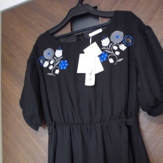 Merlot Plus すずらん刺繍パフ袖ａラインワンピースブラック Ranmaru 広島のワンピースの中古 古着あげます 譲ります ジモティーで不用品の処分