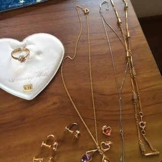まとめてペンダントトップ4つネックレス3つイアリング3個リング1個