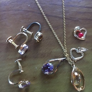 まとめてペンダントトップ4つネックレス3つイアリング3個リング1個