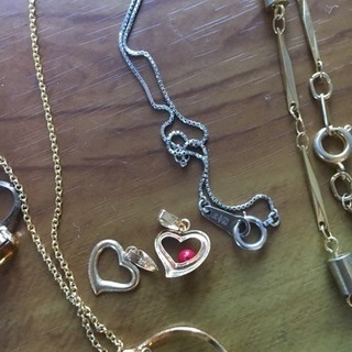 まとめてペンダントトップ4つネックレス3つイアリング3個リング1個