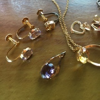 まとめてペンダントトップ4つネックレス3つイアリング3個リング1個