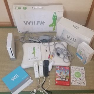 Wii本体/Wii Fit//リモコン3本/ヌンチャク/ソフト/...