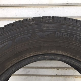 スタッドレスタイヤ4本 ダンロップ 215/70R