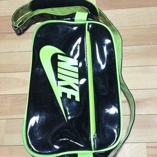 ナイキ スポーツ エナメルバッグ 黒 緑 やっと 静岡のバッグ ショルダーバッグ の中古あげます 譲ります ジモティーで不用品の処分