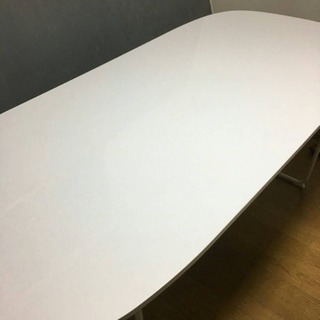 大きめなダイニングテーブル