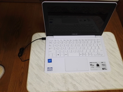 ASUS モバイルパソコン（美品）　Windows10
