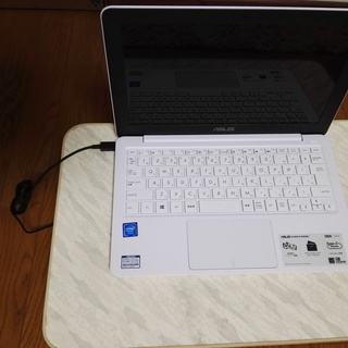 ASUS モバイルパソコン（美品）　Windows10