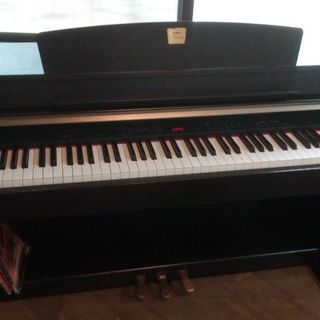 ヤマハ電子ピアノ　グラビノーバ　CLP 330