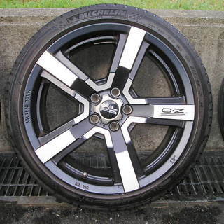 ☆ＯＺレーシング　ヴェルシリア　18インチ　225/40ZR18　8J　5穴　PCD108　インセット45　ボルボV70などに☆