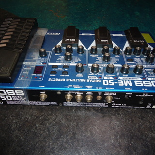 BOSS ギターマルチエフェクター ME-50 ☆DC電源なし/単三電池使用可☆