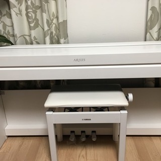2015年製 ヤマハ アリウス 電子ピアノ 希少ホワイト、美品