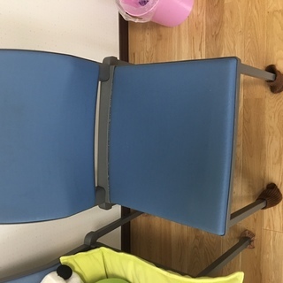 事務椅子　対面コーナの椅子　打合せ用に使う椅子