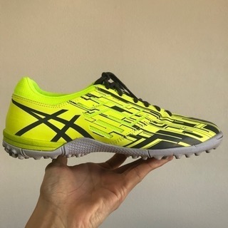 asics フットサルシューズ（ほぼ新品）