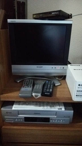 SHARP AQUOS LC-13S4 13インチ液晶テレビ＋地上デジタルチューナー アイ・オーデータ＋フナイVHSビデオデッキ