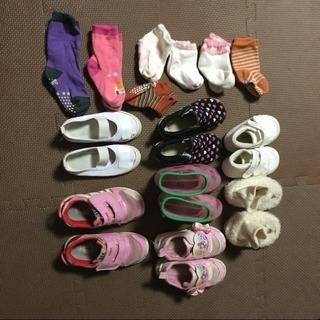 女の子靴7足、靴下7足セット、赤ちゃんから5歳位用