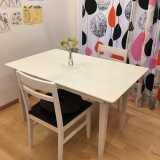 白 ダイニングテーブルセット椅子２脚、組立式、伸縮式 北欧風インテリア