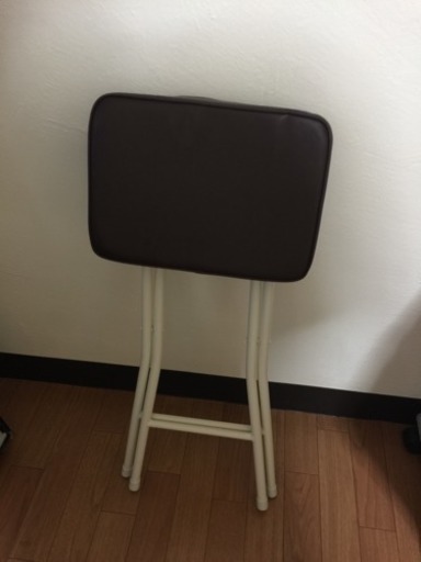 綺麗な折りたたみ椅子です。3脚