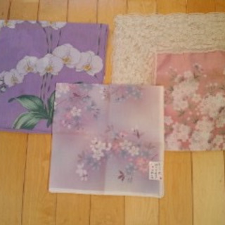 ＜お取り引き中＞綺麗な花の大判ハンカチ　桜２枚と胡蝶蘭１枚　（未使用）