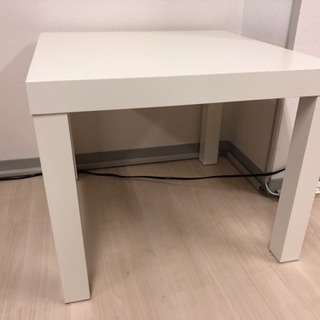 IKEAのローテーブル(白)
