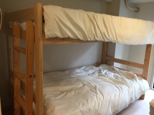おしゃれな木製の二段ベッド
