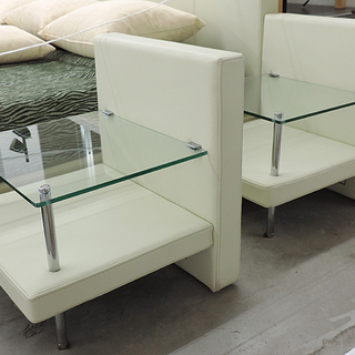 モデルルーム展示品 クイーンベッド フレーム(日本ベッド プレジテントシリーズ)/マットレス(アンネルベッド)/サイドテーブル2つ セット