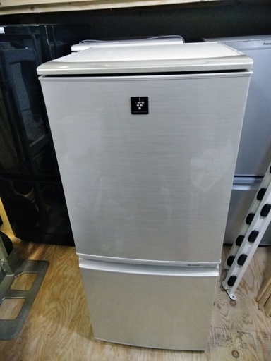 シャープ　プラズマクラスター　冷蔵庫　140リットル　2013年モデル