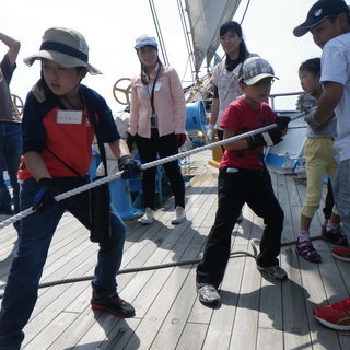 幼児無料！帆船体験航海（横浜発着９０分）。