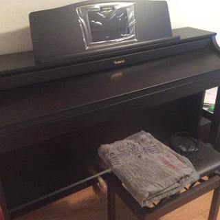 新品同様の電子ピアノ　Roland. HPi-50e  値下げしました！