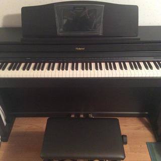 新品同様の電子ピアノ　Roland. HPi-50e  値下げしました！