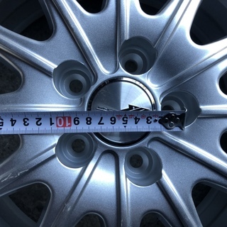 アルミホイール付きスタッドレスタイヤ未使用品