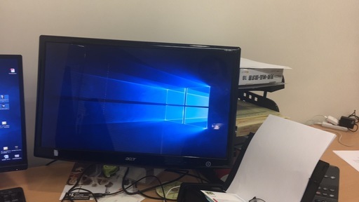 値下げしました。acer 24インチディスプレイとディスプレイアーム　【中古】淵が所こすれ傷あり、比較的の綺麗です。