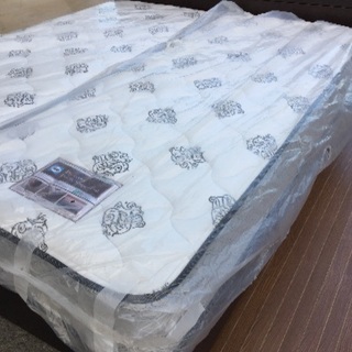 お値段以上⤴︎ニトリ❤️ レア✨クイーンベッド🛌定価20万の高級sealyマットレス付き