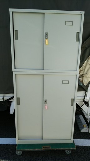 ★PLUS プラス  引き違い書庫上下セット (A4対応書庫)　カギ付【美品】近隣配送可★