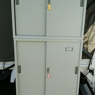 ★PLUS プラス  引き違い書庫上下セット (A4対応書庫)　カギ付【美品】近隣配送可★