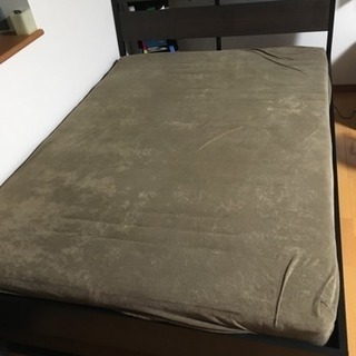 IKEAのセミダブルベッド(マット＆マットカバー＆キャスター付き...
