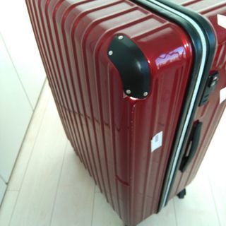 スーツケース大　赤　ファスナー