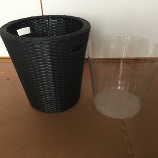 イケア IKEA 　大型観葉植物用の鉢カバー １つ５００円でお譲...