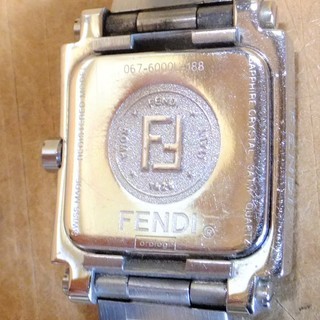 フェンディ FENDI F605210 6050L クアドロ 腕時計◇手首をもっとお洒落に