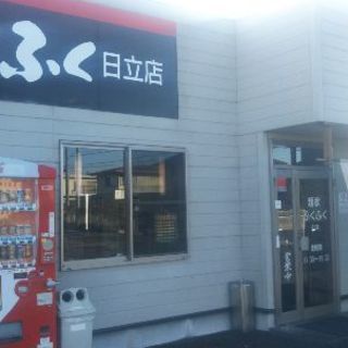 ラーメン店配膳接客