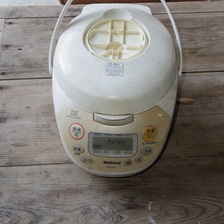 【無料】炊飯器、National 2006年制 SR-A10T ...