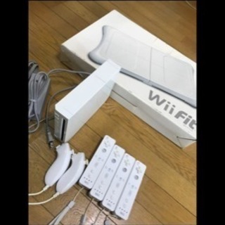 WiiとWii fit  コントローラ、ヌンチャク、ソフト付き