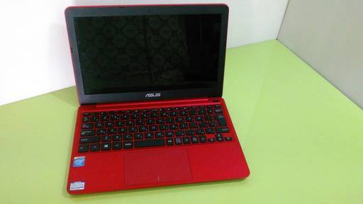 Windows10！！SSDノートパソコン★★手軽に使える、手軽に持ち運べる★USED品