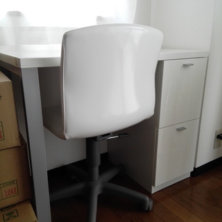 【値下げ】白い机と椅子のセット　二段引き出し