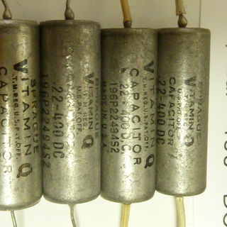 本物 SPRAGUE VITAMIN Q 0,22uf 400DCはいかが？