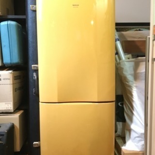 黄色い冷蔵庫