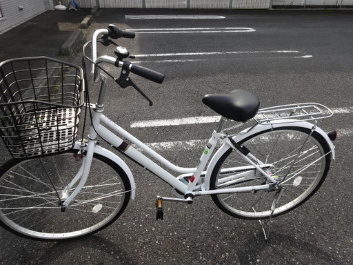 ２６型　自転車　白　パンクに強い自転車　美品　新品価格３万円　引取り限定
