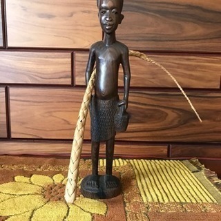 タンザニアの木製人形