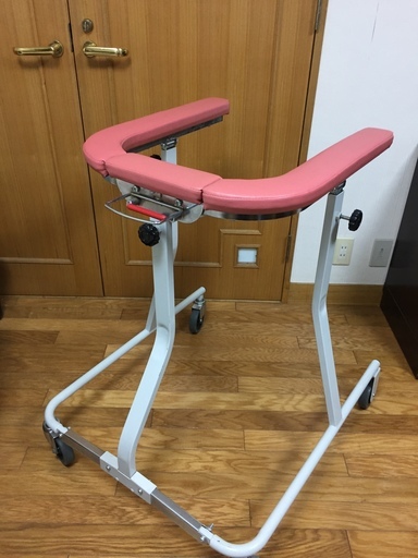 リハビリ歩行車