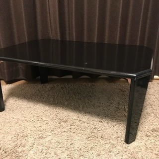 シンプルなブラック。デザインローテーブル